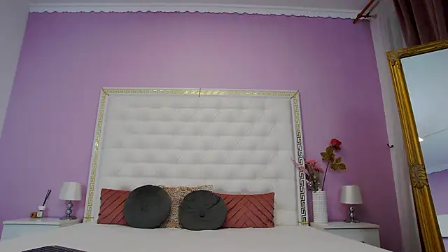 Lenna Paul online show from November 20, 2025, 4:45 am