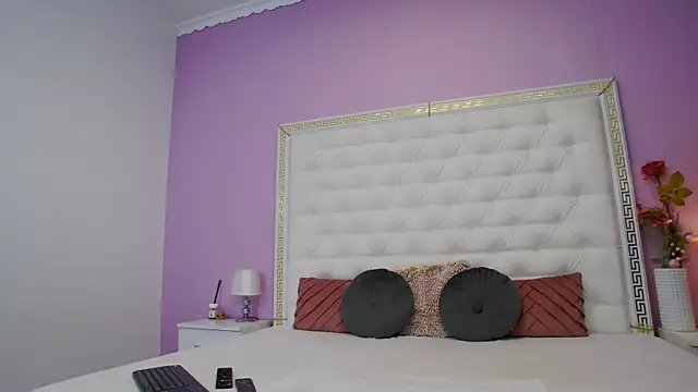 Snapshot of Lenna_Paul chatting on December 17, 2025, 4:51 am Lenna Paul online show from December 17, 2025, 4:51 am