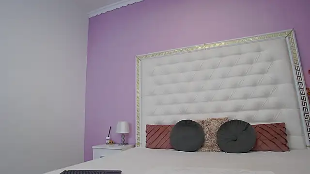 Snapshot of Lenna_Paul chatting on December 18, 2025, 4:51 am Lenna Paul online show from December 18, 2025, 4:51 am