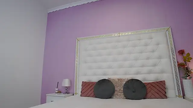 Snapshot of Lenna_Paul chatting on December 22, 2025, 5:26 am Lenna Paul online show from December 22, 2025, 5:26 am