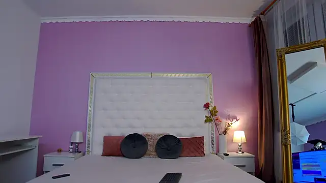 Snapshot of Lenna_Paul chatting on February 11, 2026, 5:12 am Lenna Paul online show from February 11, 2026, 5:12 am