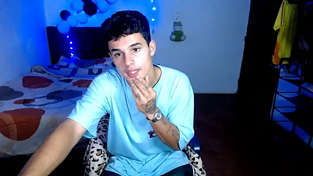 Snapshot of freddy_romas chatting on December 22, 2025, 12:40 am freddy romas online show from December 22, 2025, 12:40 am