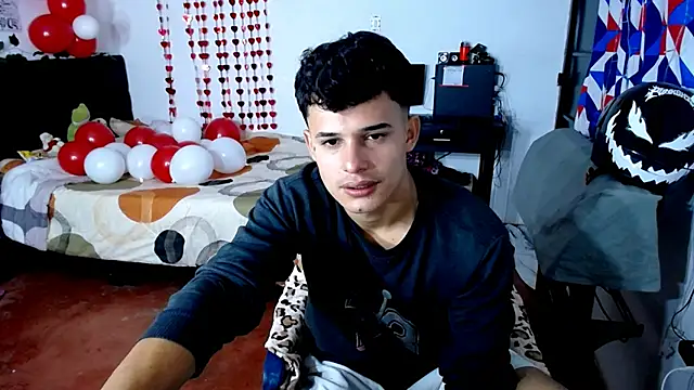 Snapshot of freddy_romas chatting on April 13, 2026, 11:37 am freddy romas online show from April 13, 2026, 11:37 am