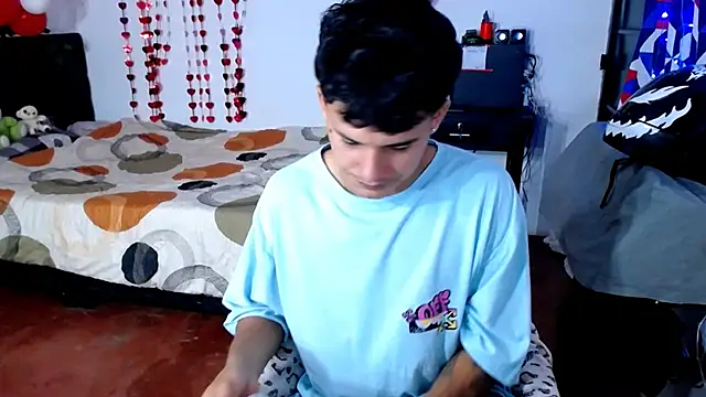 Snapshot of freddy_romas chatting on April 18, 2026, 12:20 pm freddy romas online show from April 18, 2026, 12:20 pm