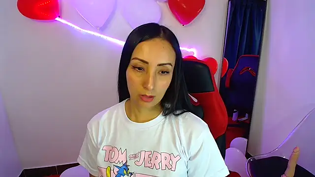 yaralyminjo2 online show from February 17, 2025, 1:32 pm