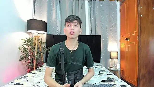 Snapshot of novaybrian chatting on December 24, 2024, 4:44 am novaybrian online show from December 24, 2024, 4:44 am