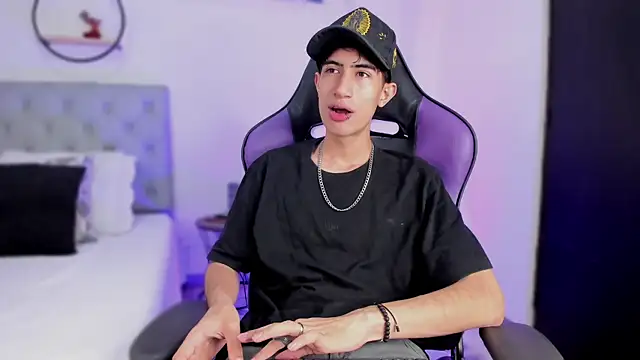 Snapshot of novaybrian chatting on February 2, 2025, 4:48 am novaybrian online show from February 2, 2025, 4:48 am