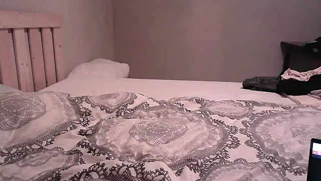 Snapshot of 33__Max chatting on December 28, 2024, 8:36 pm 33  Max online show from December 28, 2024, 8:36 pm