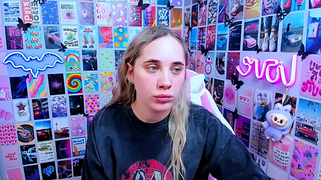 MiaMilas online show from March 23, 2026, 2:54 pm