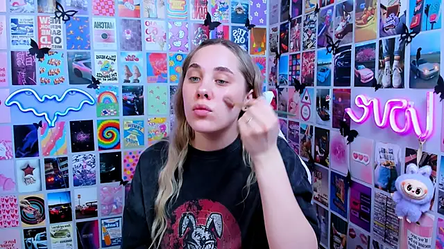 MiaMilas online show from March 25, 2026, 1:17 pm