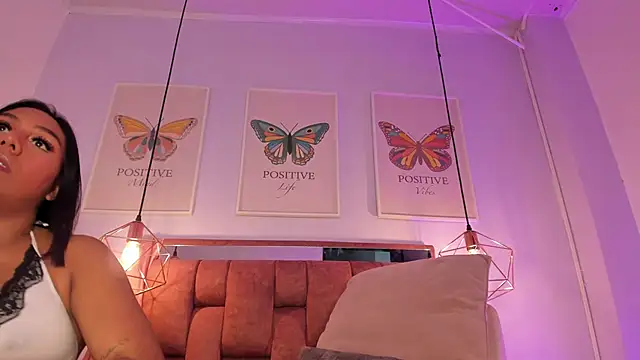 kristakinnky online show from April 9, 2026, 11:59 am