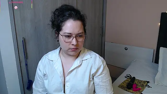 May Carlier online show from March 17, 2025, 11:11 pm