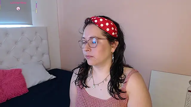 May Carlier online show from February 5, 2026, 6:23 pm