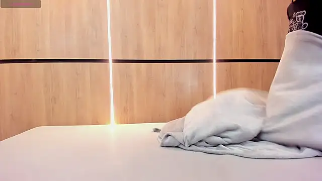 adela chase online show from October 31, 2025, 2:56 am