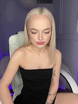 horny blondiee online show from December 21, 2025, 3:19 pm