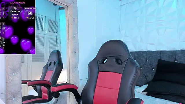 Snapshot of Emma_dl2 chatting on November 11, 2025, 5:13 pm Emma dl2 online show from November 11, 2025, 5:13 pm