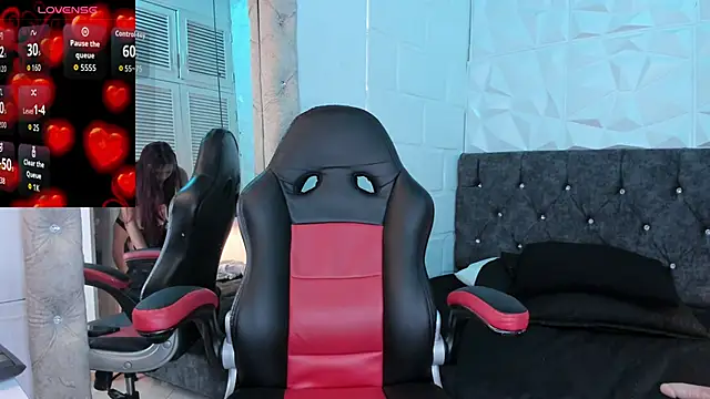 Snapshot of Emma_dl2 chatting on November 12, 2025, 4:51 pm Emma dl2 online show from November 12, 2025, 4:51 pm