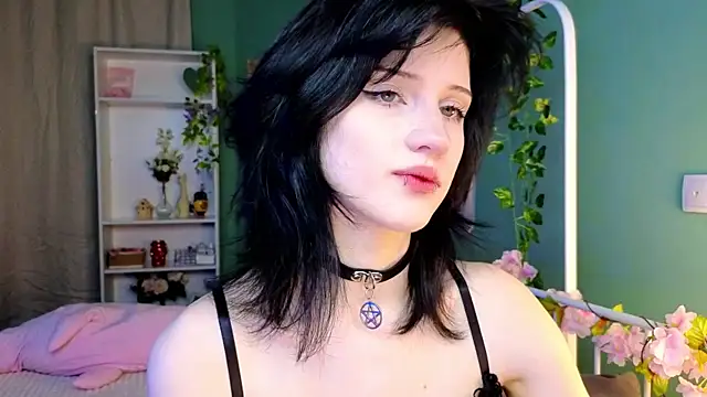 dark vamp  online show from November 6, 2025, 4:08 pm