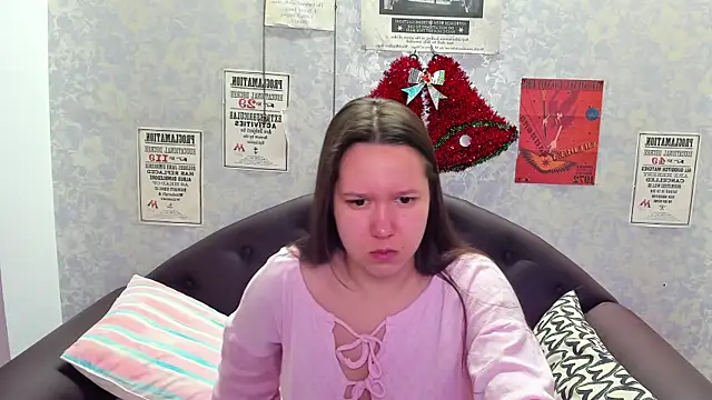 Snapshot of Mira_Karter chatting on December 18, 2024, 1:26 am Mira Karter online show from December 18, 2024, 1:26 am