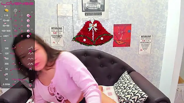 Snapshot of Mira_Karter chatting on December 18, 2024, 7:36 am Mira Karter online show from December 18, 2024, 7:36 am