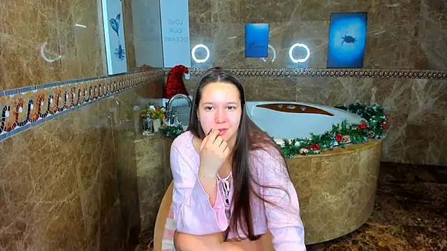 Snapshot of Mira_Karter chatting on December 20, 2024, 1:36 am Mira Karter online show from December 20, 2024, 1:36 am