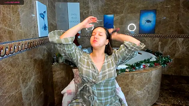 Snapshot of Mira_Karter chatting on January 12, 2025, 1:42 am Mira Karter online show from January 12, 2025, 1:42 am