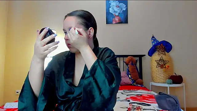 Snapshot of Mira_Karter chatting on October 30, 2025, 8:27 am Mira Karter online show from October 30, 2025, 8:27 am