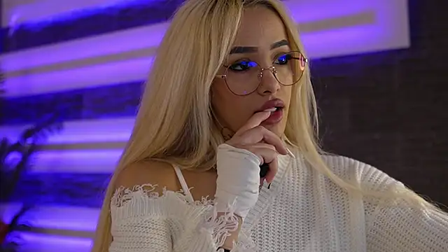 Snapshot of blondie_muller chatting on November 19, 2025, 9:26 pm blondie muller online show from November 19, 2025, 9:26 pm