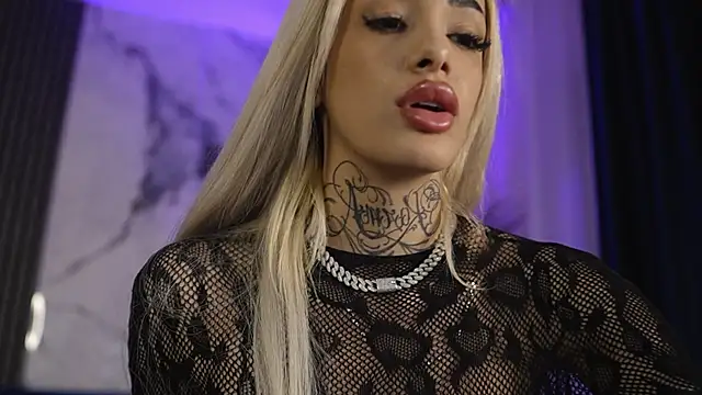 Snapshot of blondie_muller chatting on April 30, 2026, 8:04 pm blondie muller online show from April 30, 2026, 8:04 pm