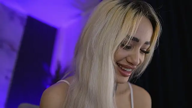 Snapshot of blondie_muller chatting on May 4, 2026, 7:43 pm blondie muller online show from May 4, 2026, 7:43 pm