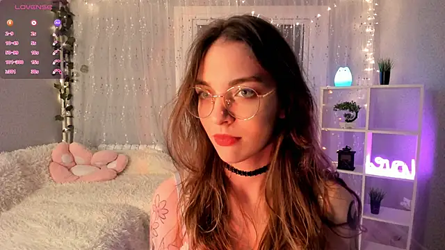 AraCopple online show from December 8, 2024, 8:04 pm