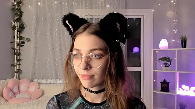 AraCopple online show from December 9, 2024, 11:24 pm