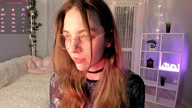 AraCopple online show from December 13, 2024, 12:42 am