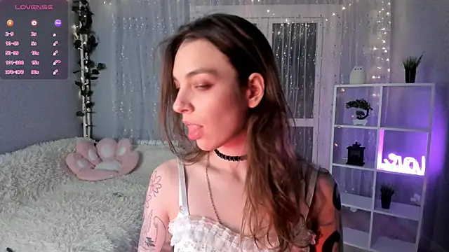 AraCopple online show from December 16, 2024, 1:42 am