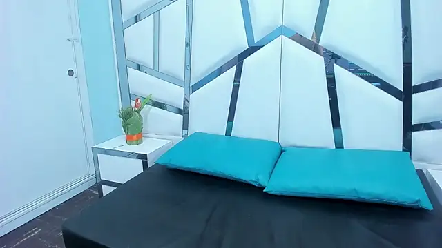 Lucy White   online show from November 2, 2025, 7:38 pm