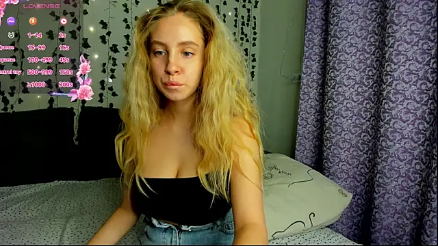 Kitty Katrine online show from December 8, 2024, 4:07 pm