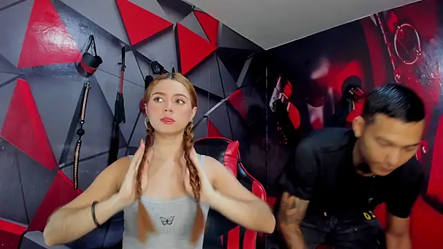 Hana and Zeta online show from December 14, 2025, 12:21 pm