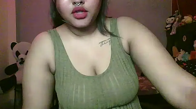 Snapshot of Your-love-12 chatting on February 17, 2025, 1:32 pm Your-love-12 online show from February 17, 2025, 1:32 pm
