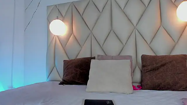 angelswets online show from November 25, 2025, 1:44 pm