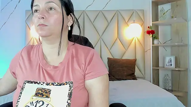 Snapshot of angelswets chatting on February 9, 2026, 2:21 pm angelswets online show from February 9, 2026, 2:21 pm