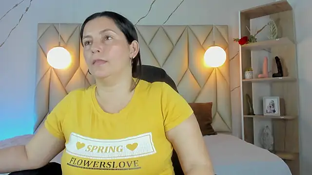 Snapshot of angelswets chatting on February 10, 2026, 2:21 pm angelswets online show from February 10, 2026, 2:21 pm