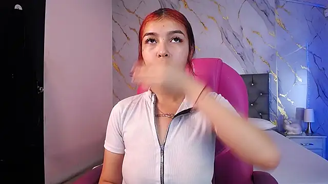 Snapshot of pettit_courtny chatting on February 18, 2025, 7:52 pm pettit courtny online show from February 18, 2025, 7:52 pm