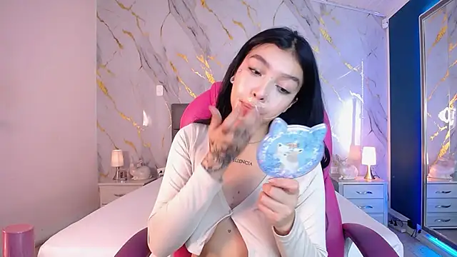 Snapshot of pettit_courtny chatting on March 5, 2025, 7:49 pm pettit courtny online show from March 5, 2025, 7:49 pm