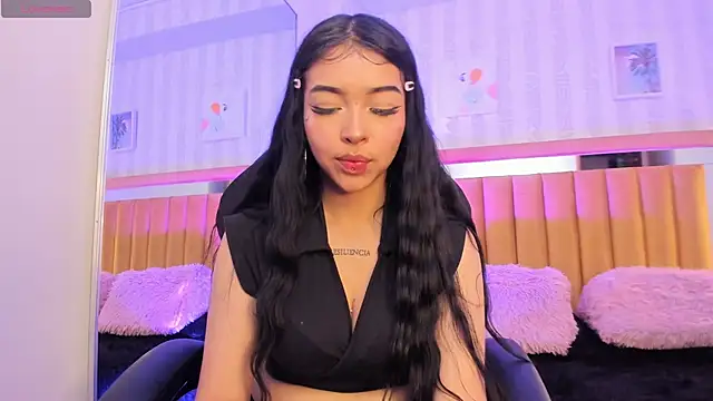 Snapshot of pettit_courtny chatting on October 2, 2025, 8:38 pm pettit courtny online show from October 2, 2025, 8:38 pm