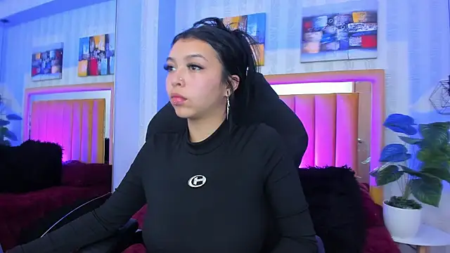 pettit courtny online show from December 4, 2025, 8:06 pm