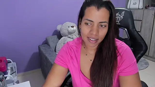 Snapshot of boomsar01 chatting on March 3, 2026, 1:45 am boomsar01 online show from March 3, 2026, 1:45 am