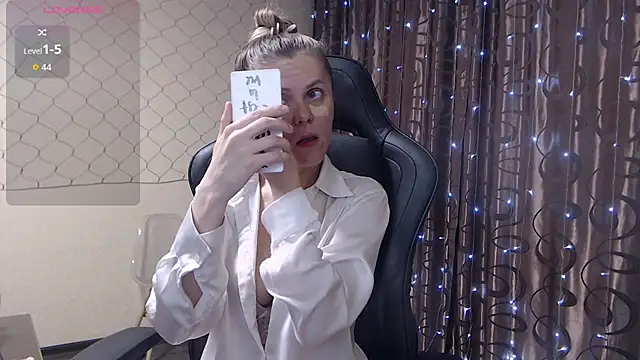 JessieOMays online show from April 21, 2026, 10:23 pm