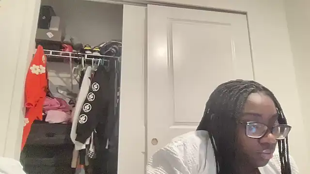 AveryJ99 online show from December 10, 2024, 10:47 pm