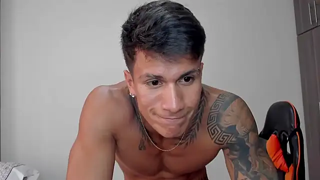 Snapshot of pettergrey1 chatting on February 4, 2026, 8:25 pm pettergrey1 online show from February 4, 2026, 8:25 pm