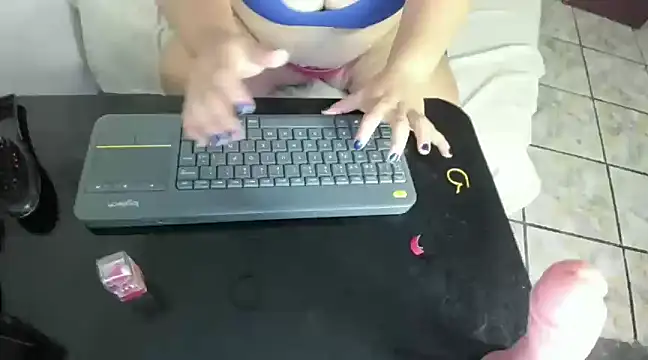 Snapshot of mila_cinnamon chatting on December 29, 2024, 4:19 pm mila cinnamon online show from December 29, 2024, 4:19 pm